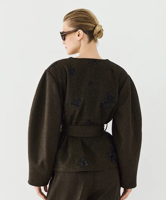 Veste ceinturée épaules arrondies — vue 5