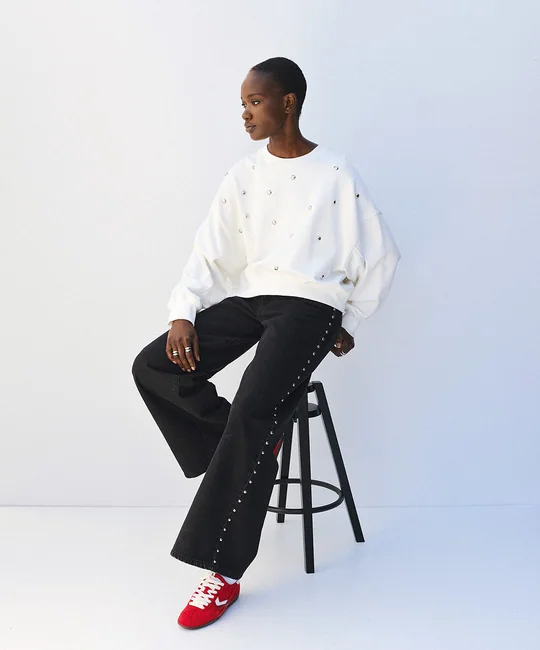 Sweat à clous décoratifs — vue 5