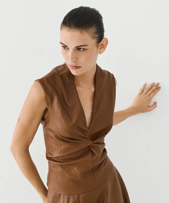 Top en simili cuir noué — vue 3