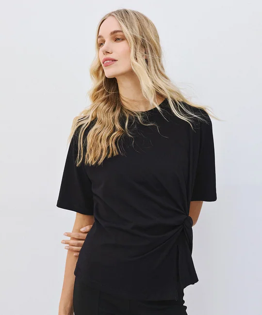 T-shirt noué sur le côté — vue 2
