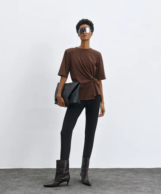 T-shirt noué sur le côté — Café