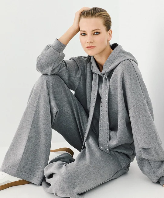 Sweat à capuche clouté — Gris