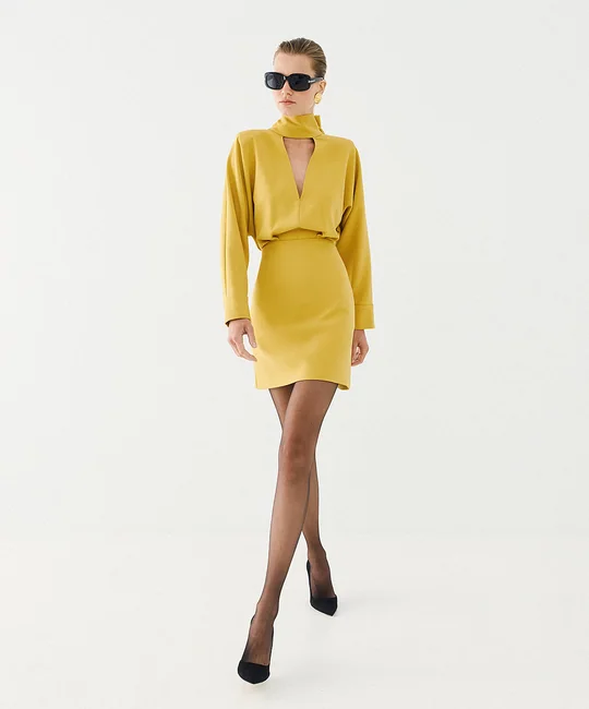 Robe courte à lien au col — vue 1