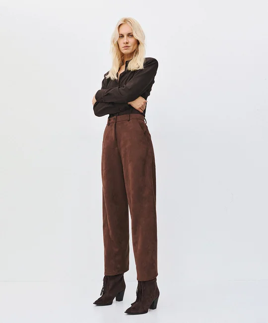 Pantalon fuselé en suédine — Café