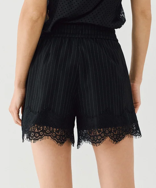 Short rayé bordé de dentelle — vue 4