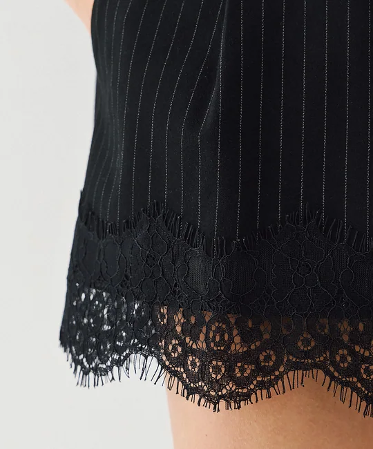 Short rayé bordé de dentelle — vue 5