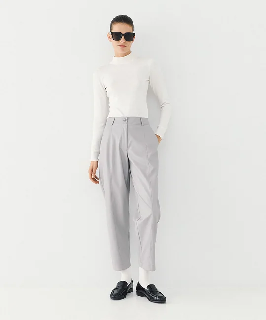 Pantalon carotte en simili cuir — Gris