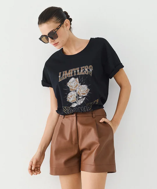 Short à pinces en simili cuir — Cognac