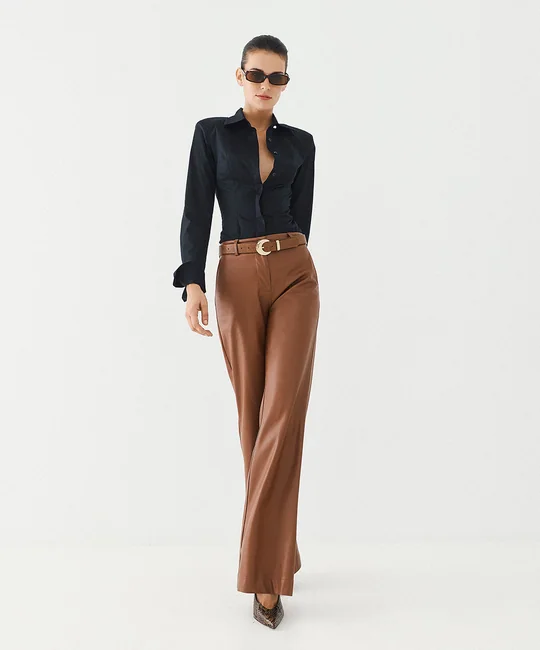 Pantalon évasé en simili cuir — Cognac