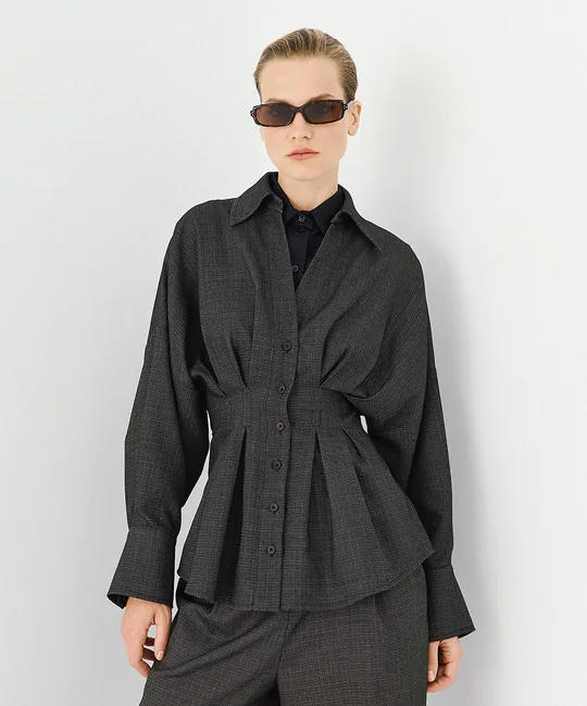 Chemise ajustée plissée — Café